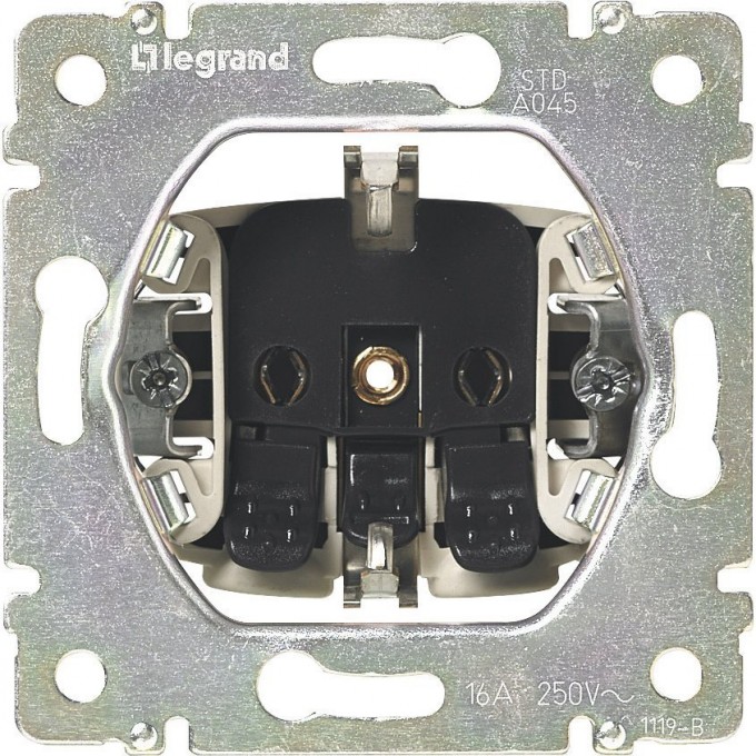 Силовая розетка LEGRAND Valena 2К+3 с защитными шторками автоматические клеммы 10/16 А 230/250 В алюминий 770211