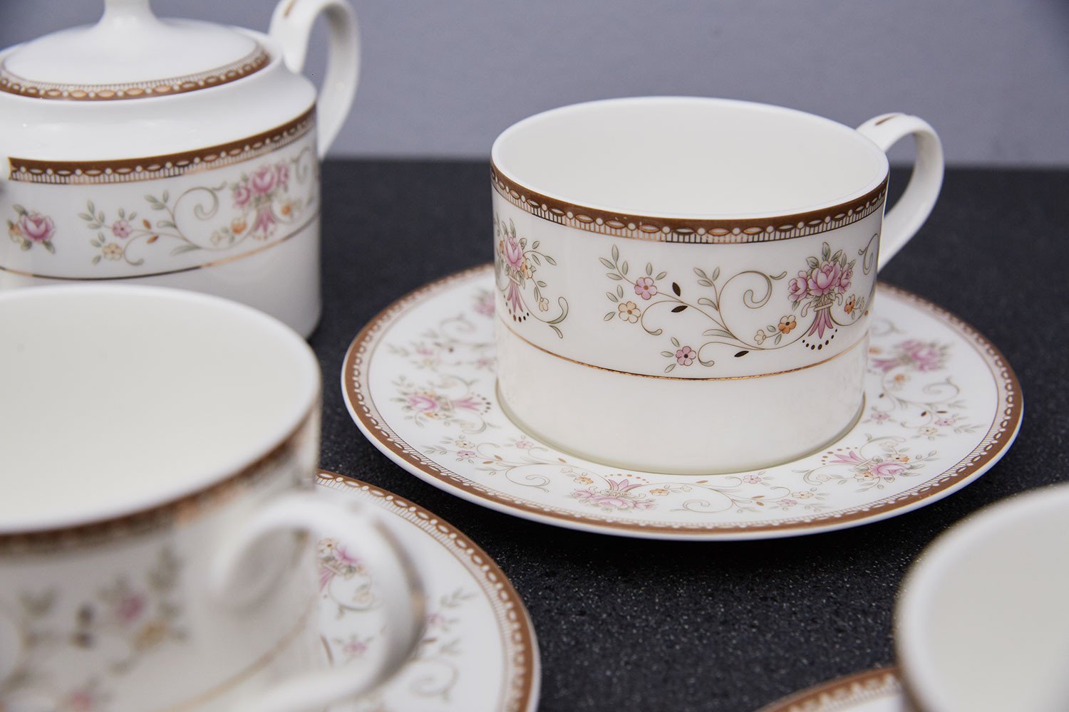 England design royal collection. Glance Premium Bone Porcelain чайный сервиз. Сервиз чайный 6пер 14пр Саксония. Чайный сервиз Жардан. Жардин беж сервиз.